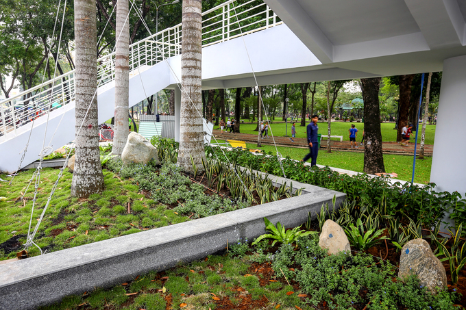 Cầu bộ hành hơn 11 tỷ đồng trong công viên lớn nhất TP HCM